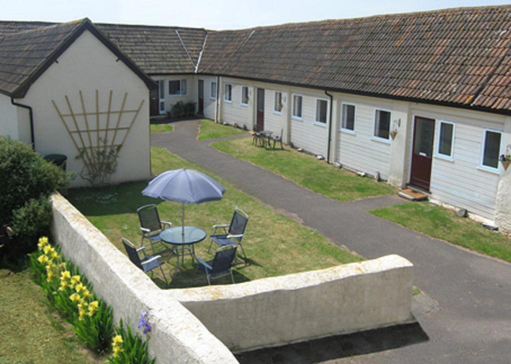 Court Farm Holiday Bungalows Ltd Уотчет Экстерьер фото